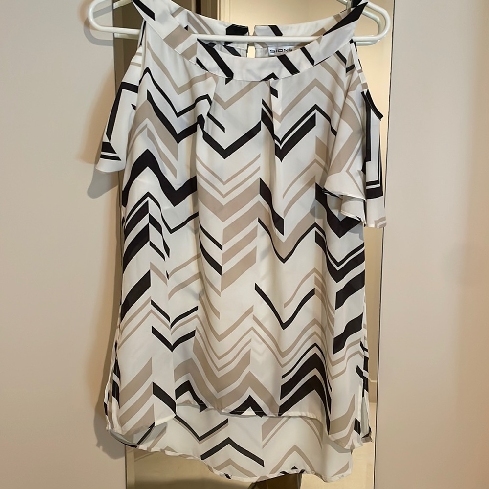 Sioni I top with cold shoulder